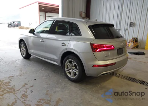 2018 Audi Q5 2.0T Premium/2.0T Tech Premium z USA, uszkodzony, nr VIN WA1ANAFY9J2049979